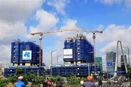 Các công trình xây dựng tại Thành phố Hồ Chí Minh. (Ảnh: Hồng Đạt/TTXVN)