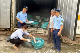 Lạng Sơn: Thu giữ 1,5 tấn móng giò lợn chảy nước, bốc mùi hôi thối