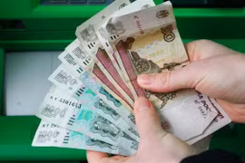 Đồng ruble vẫn giảm mạnh bất chấp nỗ lực của Ngân hàng Trung ương Nga