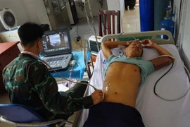 Kịp thời đưa ngư dân bị viêm tụy cấp ở Trường Sa vào đất liền điều trị