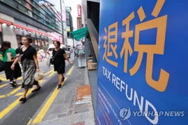 Một bảng thông báo cung cấp thông tin chi tiết về việc hoàn thuế ở trung tâm Seoul, Hàn Quốc. (Ảnh: Yonhap News) 