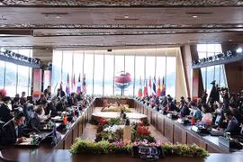 Phiên Đối thoại giữa các lãnh đạo ASEAN và Nhóm công tác cấp cao về Tầm nhìn Cộng đồng ASEAN sau 2025. (Ảnh: Dương Giang/TTXVN)