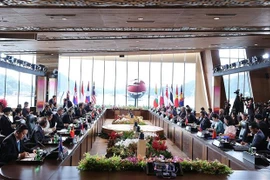 Phiên Đối thoại giữa các lãnh đạo ASEAN và Nhóm công tác cấp cao về Tầm nhìn Cộng đồng ASEAN sau 2025. (Ảnh: Dương Giang/TTXVN)