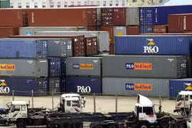 Các container hàng hóa tại cảng Busan, Hàn Quốc. (Ảnh: AFP/TTXVN)