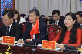 Đoàn đại biểu Ủy ban MTTQ Việt Nam thành phố Hà Nội tại buổi hội đàm. (Ảnh: Nguyễn Thắng/TTXVN)