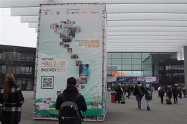 Hình ảnh đất nước Việt Nam được trưng bày ngay lối vào Trung tâm hội chợ Biofach 2023. (Ảnh: TTXVN phát)