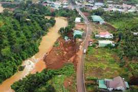 Sạt lở đường tránh ở Đắk Nông: Xử lý nghiêm các hành vi vi phạm