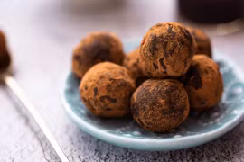 Nghiên cứu mới cho thấy việc bổ sung chiết xuất cacao hàng ngày có thể giúp tăng cường chức năng nhận thức ở người cao tuổi. (Ảnh: Getty)