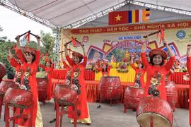 Màn trống hội khai mạc lễ hội. (Ảnh: Văn Đức/TTXVN)