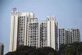 Một khu chung cư trên đường Ba Tháng Hai, quận 10, Thành phố Hồ Chí Minh. (Ảnh: Hồng Đạt/TTXVN)