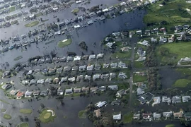 Cảnh ngập lụt ở Fort Myers, bang Florida, Mỹ sau khi bão Ian đổ bộ ngày 29/9/2022. (Ảnh: AFP/TTXVN)