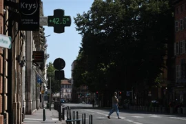 Nhiệt kế ngoài trời chỉ mức nhiệt 42,5°C tại Toulouse, miền nam nước Pháp, ngày 17/7/2022. (Ảnh: AFP/TTXVN)