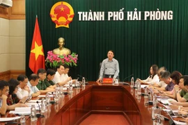 Phó Chủ tịch UBND thành phố Hải Phòng Lê Khắc Nam phát biểu những nội dung cần tập trung trong phòng, chống dịch. (Ảnh: Minh Thu/TTXVN)