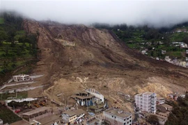 Hiện trường vụ lở đất ở Alausi, Ecuador ngày 27/3/2023. (Ảnh: AFP/TTXVN)