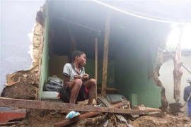 Một ngôi nhà bị hư hại do bão Freddy tại Blantyre, Malawi, ngày 14/3/2023. (Ảnh: THX/TTXVN)
