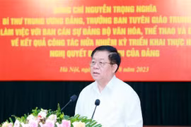 Xây dựng, phát triển văn hóa, con người Việt Nam trong giai đoạn mới