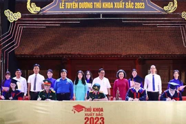 Ghi danh Sổ vàng 96 Thủ khoa xuất sắc Thủ đô Hà Nội năm 2023