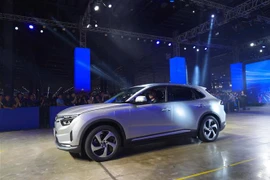 Một mẫu xe VF8 được giới thiệu tại lễ bàn giao. (Ảnh: TTXVN phát)