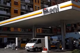 Một trạm nhiên liệu của Eni ở Rome, Italy. (Ảnh: Reuters)