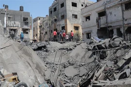 Những tòa nhà bị phá hủy trong vụ không kích của máy bay Israel xuống Dải Gaza, ngày 6/8/2022. (Ảnh: THX/TTXVN)