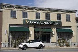 Những lo ngại về Credit Suisse khiến cổ phiếu của ngân hàng tầm trung First Republic Bank giảm tới 21,4%. (AFP/TTXVN)