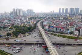 Tuyến đường sắt Nhổn-ga Hà Nội dài 12,5km có 8,5 km chạy trên cao từ Nhổn đến Kim Mã, thuộc dự án Tuyến đường sắt đô thị số 3. (Ảnh: Thành Đạt/ TTXVN)