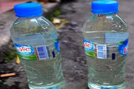 Bác sỹ khuyến cáo không gây nôn khi trẻ uống nhầm xăng, dầu