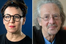 Hai nhà văn được giải Nobel Văn học 2018 và 2019 Olga Tokarczuk và Peter Handke. (Nguồn: AFP/TTXVN)