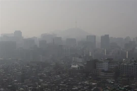 Bụi mịn bao phủ dày đặc tại Seoul, Hàn Quốc, ngày 22/4/2019. (Ảnh: Yonhap/ TTXVN)