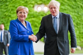 Thủ tướng Đức Angela Merkel (trái) và Thủ tướng Anh Boris Johnson trong cuộc gặp tại Berlin ngày 21/8/2019. (Ảnh: THX/ TTXVN)