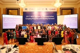 Đại biểu đại diện các nền kinh tế APEC chụp ảnh chung. (Ảnh: Anh Tuấn/TTXVN)