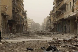 Cảnh đổ nát tại Deir al-Zor, Syria sau các cuộc không kích. (Nguồn: Reuters/TTXVN)