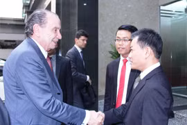Đại biểu hai nước Việt Nam và Brazil chụp ảnh kỷ niệm. (Nguồn: dangcongsan.vn)