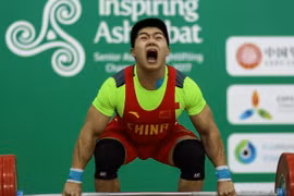 Vận động viên Trung Quốc thi đấu môn cử tạ tại AIMAG 2017.