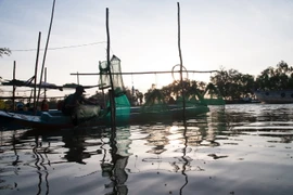 Chuẩn bị ngư cụ, đánh bắt thủy sản. (Ảnh: Công Mạo/TTXVN)