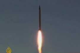 Tên lửa đạn đạo thế hệ mới Khoramshahr được phóng tại một địa điểm bí mật ở Iran. (Nguồn: Press TV/TTXVN)