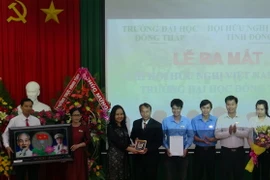 Lễ ra mắt chi hội hữu nghị Việt Nam-Lào trường Đại học Đồng Tháp. (Ảnh: Chương Đài/TTXVN)