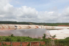 Hồ chứa bùn đỏ của Nhà máy Alumin Nhân Cơ. (Ảnh: Hưng Thịnh/TTXVN)