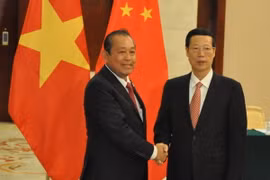Phó Thủ tướng Trương Hòa Bình (trái) hội kiến Phó Thủ tướng Trung Quốc Trương Cao Lệ. (Ảnh: Lê Trung Kiên/TTXVN)