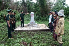 Cột mốc biên giới 579 trên tuyến biên giới Việt-Lào. (Ảnh: Hồ Cầu-TTXVN)