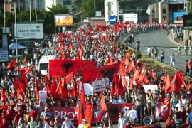 Phe đối lập biểu tình đòi Thủ tướng từ chức. (Nguồn: AFP/TTXVN)