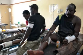 Nạn nhân bị thương trong vụ đánh bom được điều trị tại bệnh viện Maiduguri ngày 21/9. (Nguồn: AFP/TTXVN) 