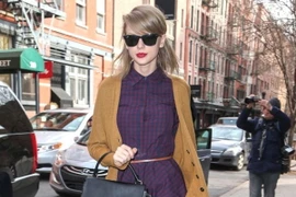 Tỏa sáng với 5 bí quyết diện đầm sơmi “chất" như ngôi sao.