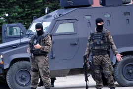 Thổ Nhĩ Kỳ bắt thêm 7 binh sỹ tình nghi vận chuyển vũ khí sang Syria
