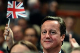 Thăm dò trước bầu cử Anh: Đảng Bảo thủ dẫn trước Công đảng