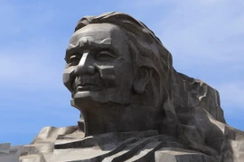 [Photo] Chiêm ngưỡng tượng đài Mẹ Việt Nam Anh hùng lớn nhất nước