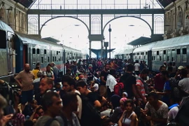 Nhà ga Keleti chật kín người trong ngày 1/9. (Nguồn: AFP/TTXVN)