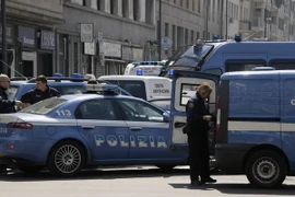 [Video] Cảnh sát Italy bắt được kẻ xả súng ở Tòa án Milan 