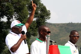 Tổng thống Burundi Pierre Nkurunziza phát biểu trong chiến dịch vận động tranh cử tại Bujumbura. (Nguồn: AFP/TTXVN)