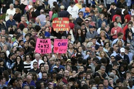 Người dân chờ đợi gặp Giáo hoàng Francis. (Nguồn: AP)